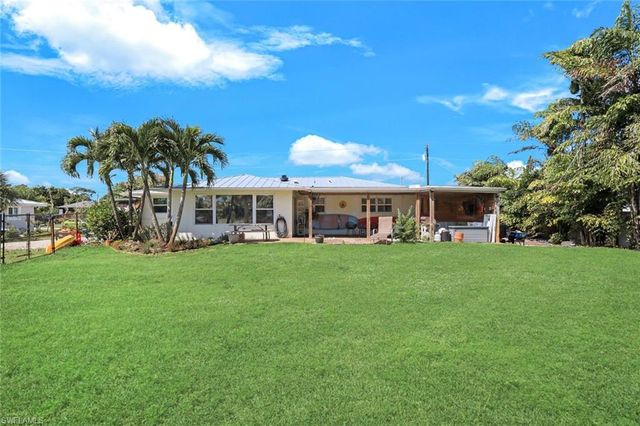 20621 Pine Tree LN, Estero, FL 33928