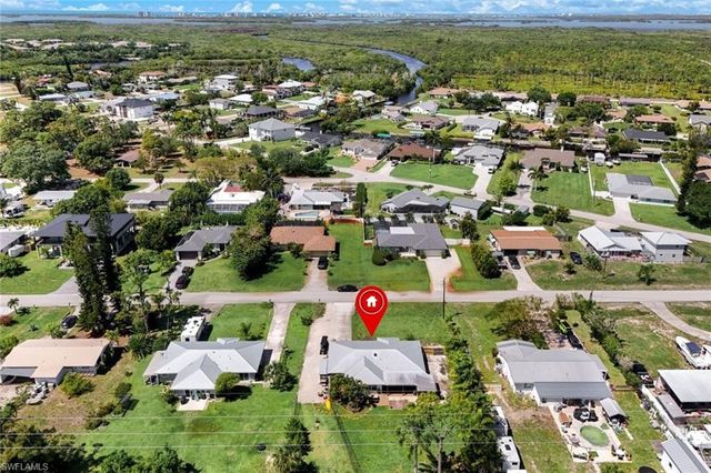 20621 Pine Tree LN, Estero, FL 33928