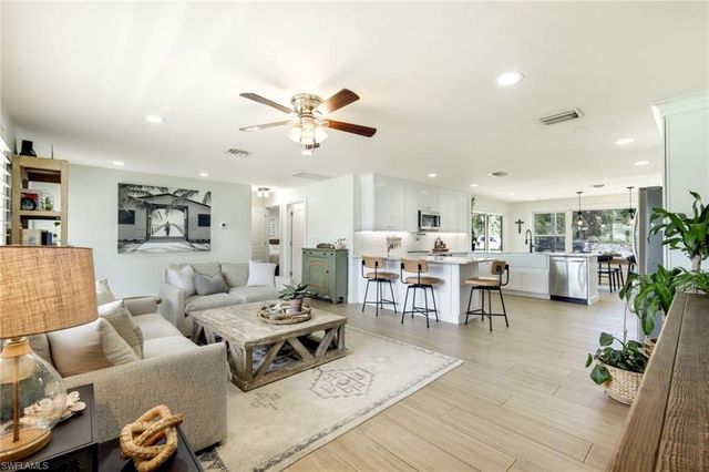 20621 Pine Tree LN, Estero, FL 33928