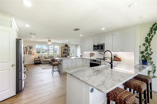 20621 Pine Tree LN, Estero, FL 33928