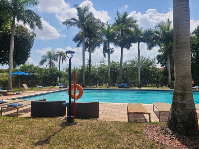 9300 Fontainebleau Blvd E406, Miami, FL 33172