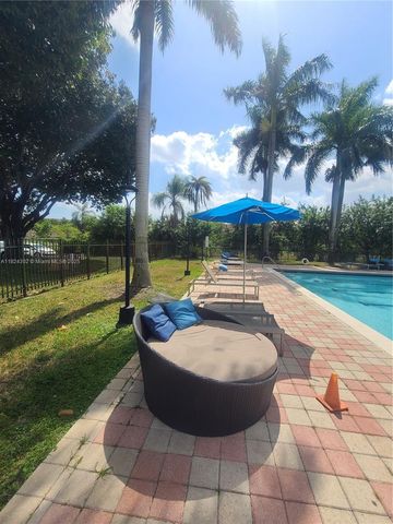 9300 Fontainebleau Blvd E406, Miami, FL 33172