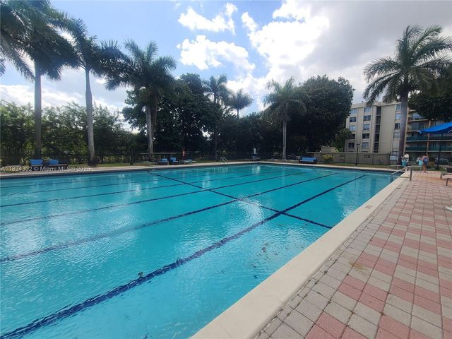 9300 Fontainebleau Blvd E406, Miami, FL 33172