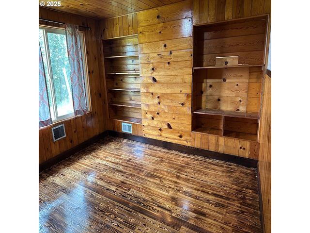 28500 RUTH Ln, Eugene, OR 97402