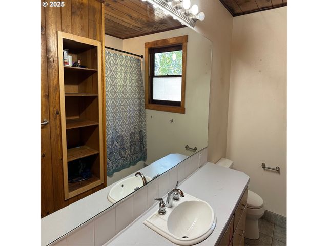 28500 RUTH Ln, Eugene, OR 97402