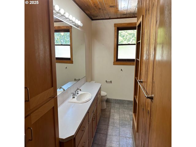 28500 RUTH Ln, Eugene, OR 97402