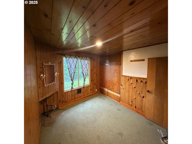 28500 RUTH Ln, Eugene, OR 97402