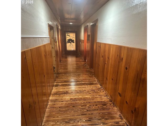 28500 RUTH Ln, Eugene, OR 97402