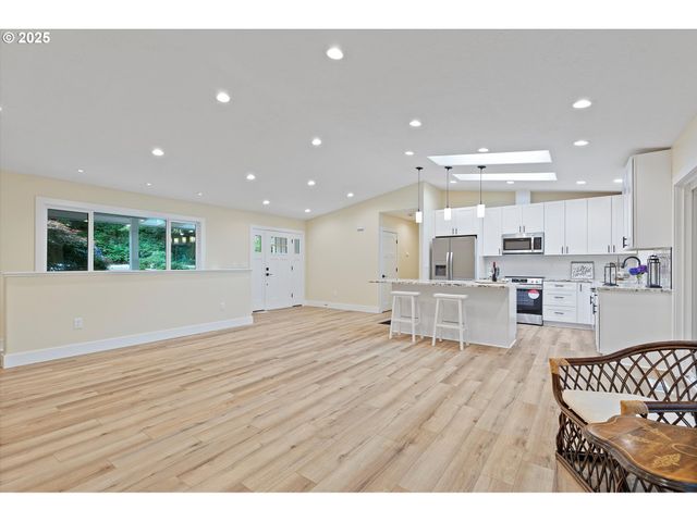 889 OLALLA Rd, Toledo, OR 97391