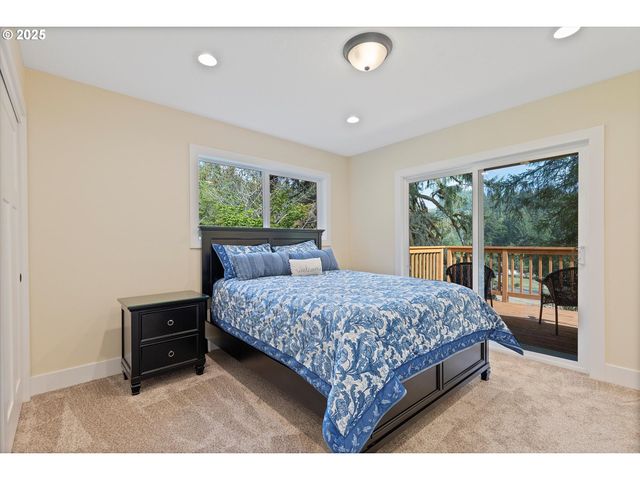 889 OLALLA Rd, Toledo, OR 97391