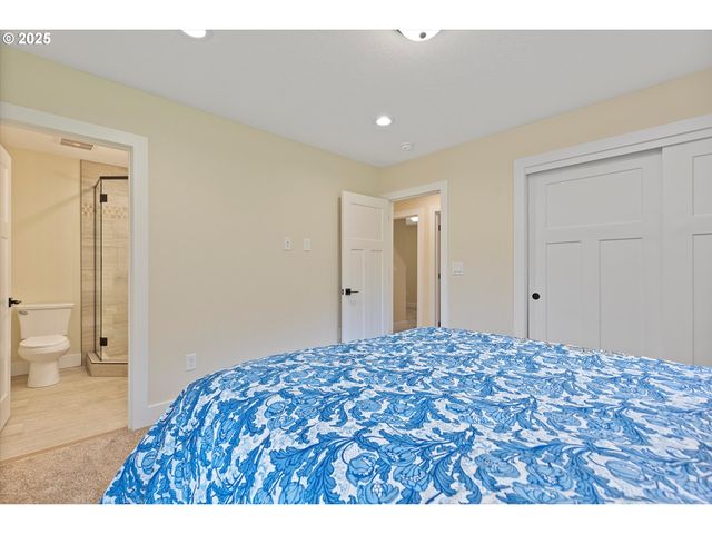 889 OLALLA Rd, Toledo, OR 97391