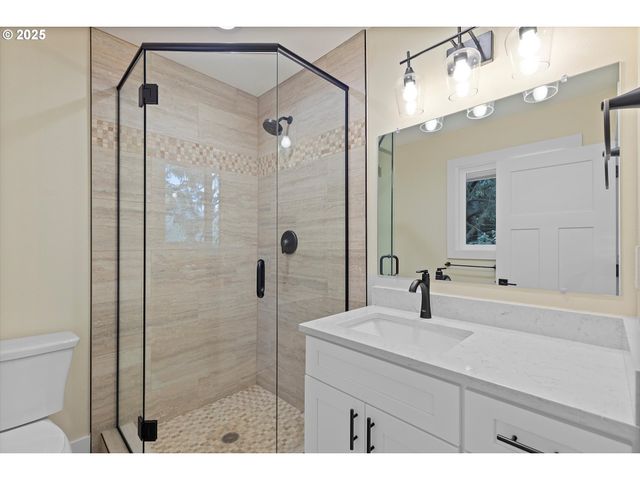 889 OLALLA Rd, Toledo, OR 97391