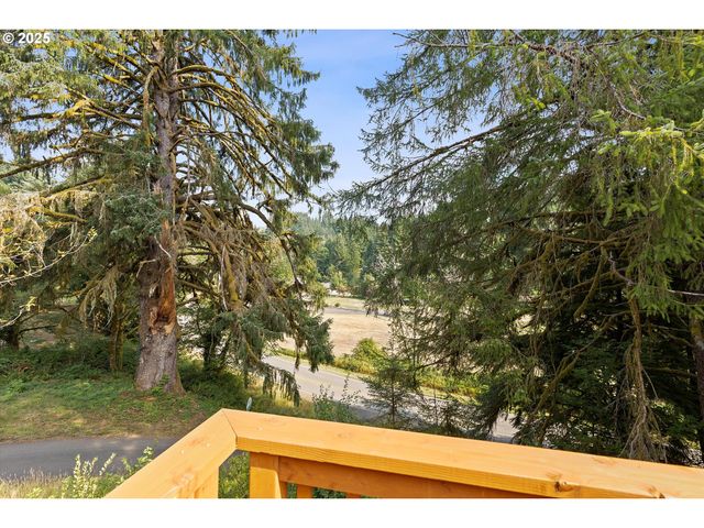 889 OLALLA Rd, Toledo, OR 97391