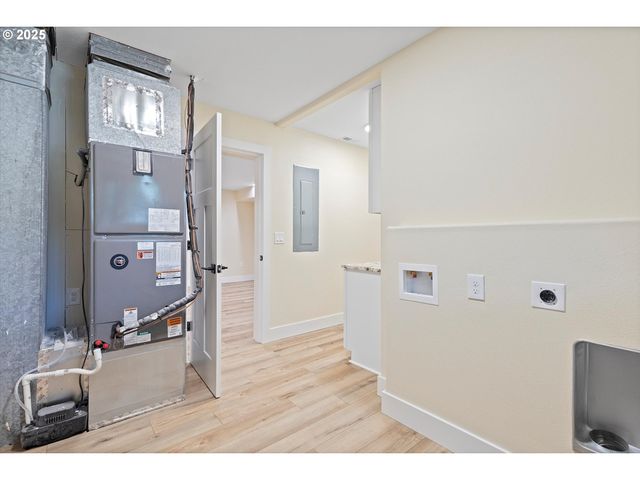 889 OLALLA Rd, Toledo, OR 97391