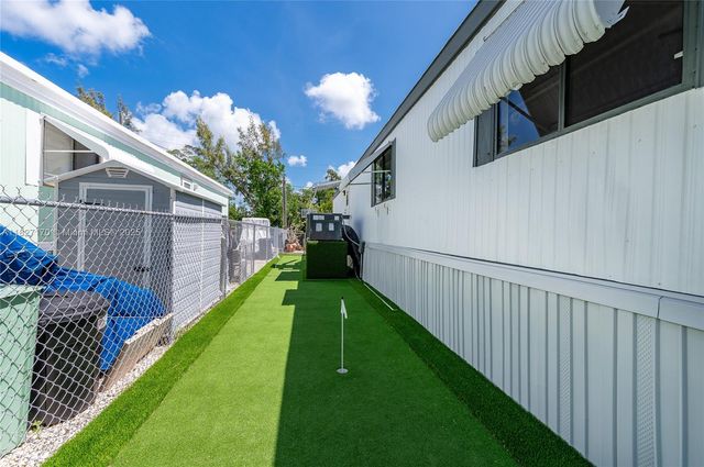 456 Bowie Ln, Key Largo, FL 33037