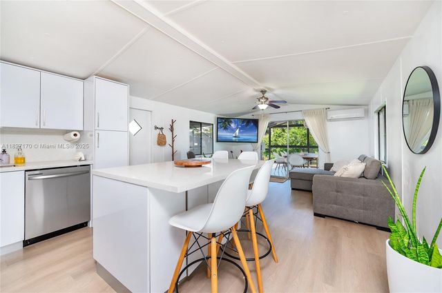 456 Bowie Ln, Key Largo, FL 33037