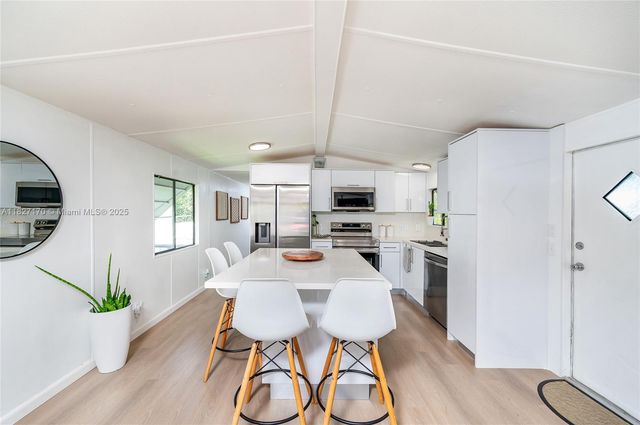 456 Bowie Ln, Key Largo, FL 33037