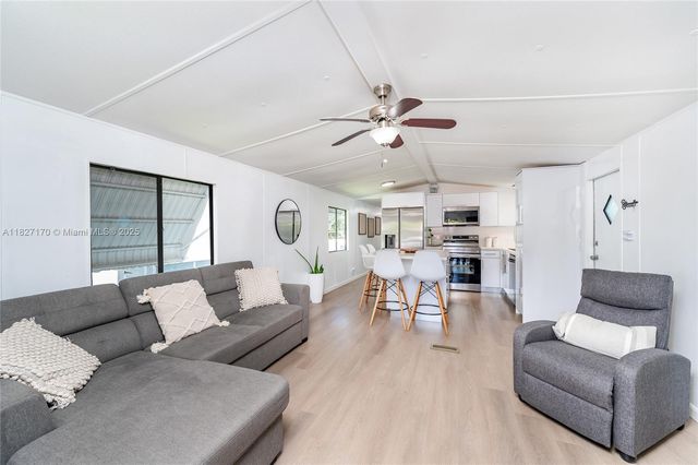 456 Bowie Ln, Key Largo, FL 33037