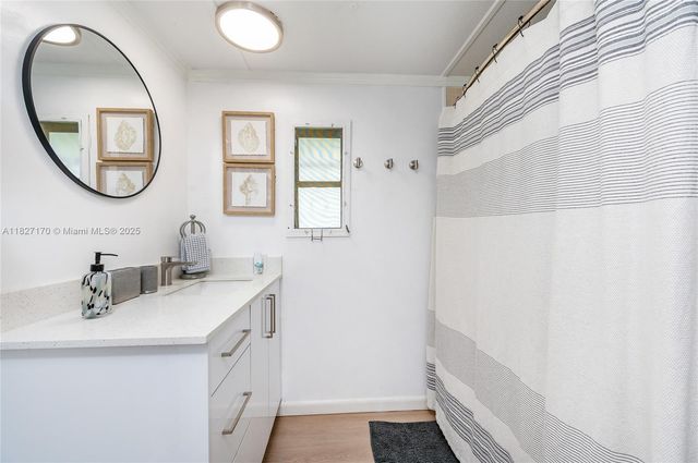 456 Bowie Ln, Key Largo, FL 33037