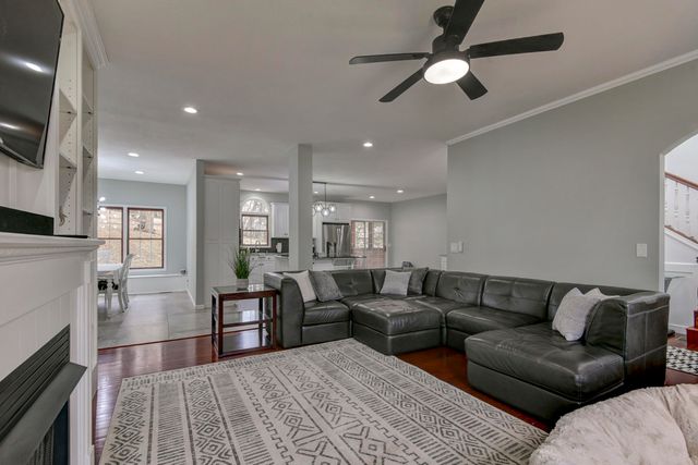 1658 W Caleb Court, Springfield, MO 65810