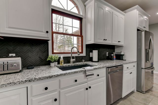 1658 W Caleb Court, Springfield, MO 65810