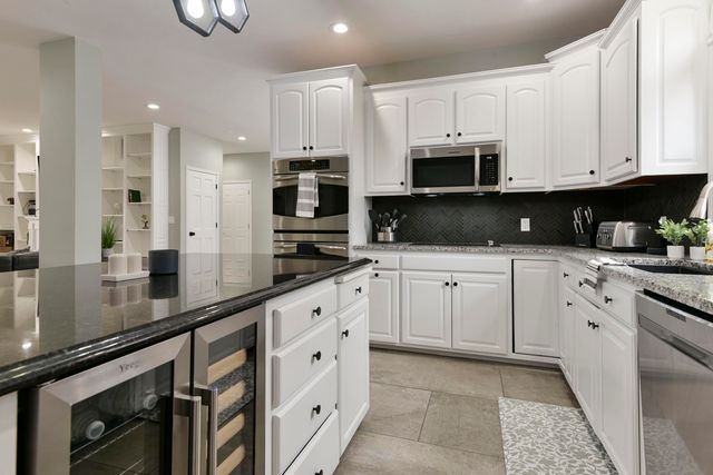 1658 W Caleb Court, Springfield, MO 65810