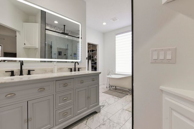 1658 W Caleb Court, Springfield, MO 65810