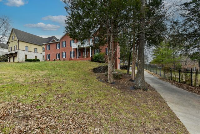 1658 W Caleb Court, Springfield, MO 65810