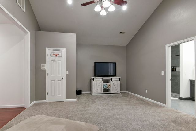 1658 W Caleb Court, Springfield, MO 65810