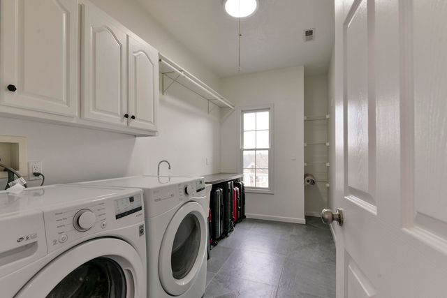 1658 W Caleb Court, Springfield, MO 65810