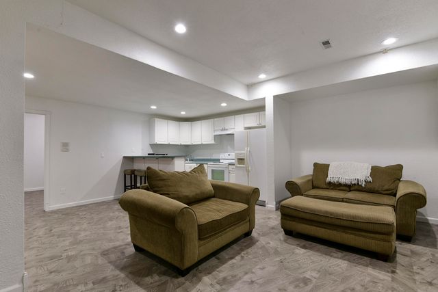 1658 W Caleb Court, Springfield, MO 65810