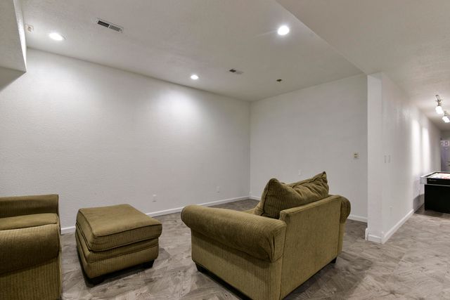 1658 W Caleb Court, Springfield, MO 65810