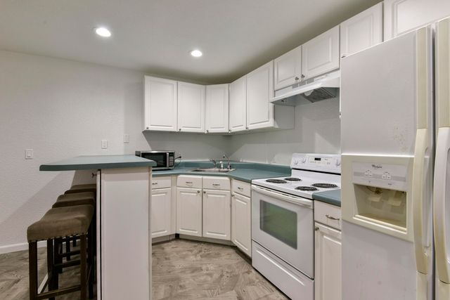 1658 W Caleb Court, Springfield, MO 65810