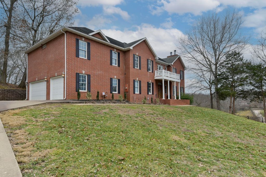 1658 W Caleb Court, Springfield, MO 65810