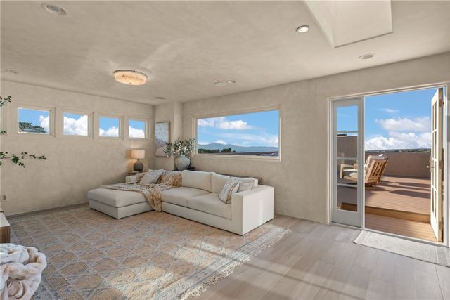 23 Lavadero Road, Santa Fe, NM 87506