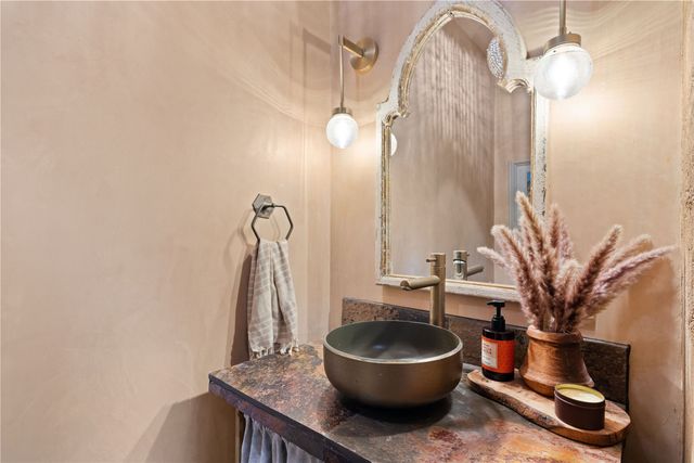 23 Lavadero Road, Santa Fe, NM 87506