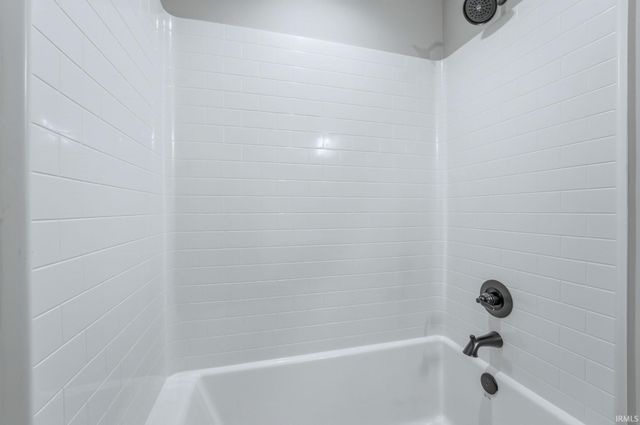 1584 Lagonda Trail, Fort Wayne, IN 46818