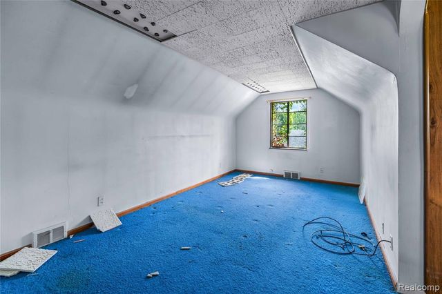 9282 Wayne Road, Romulus, MI 48174
