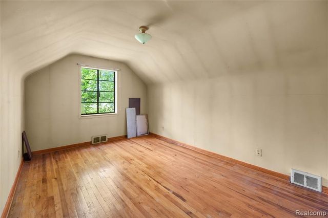9282 Wayne Road, Romulus, MI 48174
