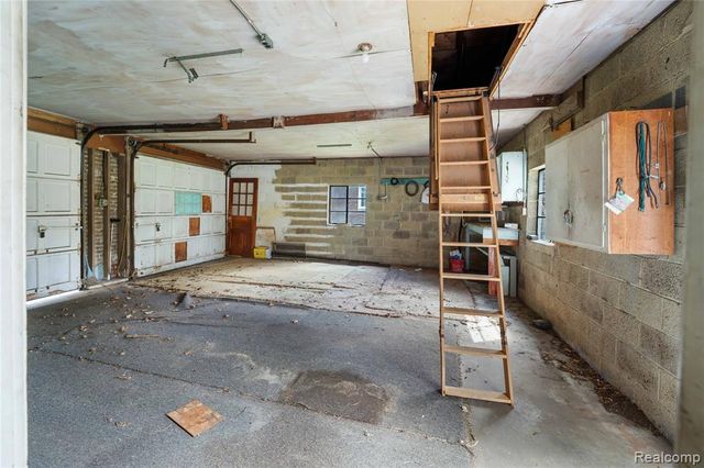 9282 Wayne Road, Romulus, MI 48174