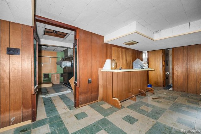 9282 Wayne Road, Romulus, MI 48174