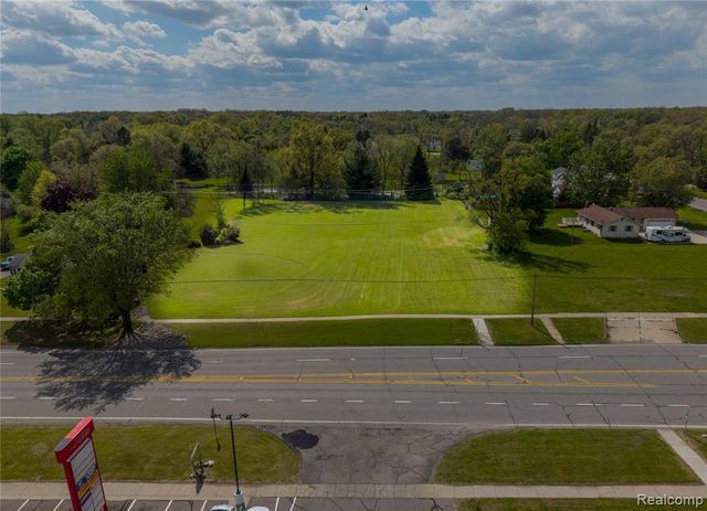 9282 Wayne Road, Romulus, MI 48174