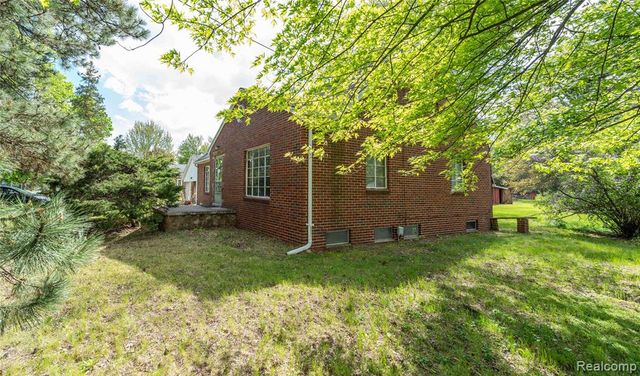9282 Wayne Road, Romulus, MI 48174