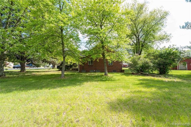 9282 Wayne Road, Romulus, MI 48174