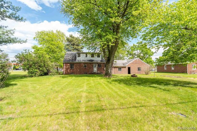 9282 Wayne Road, Romulus, MI 48174