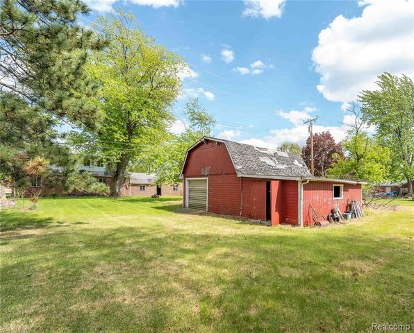 9282 Wayne Road, Romulus, MI 48174