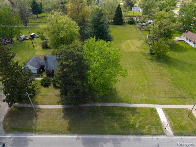 9282 Wayne Road, Romulus, MI 48174