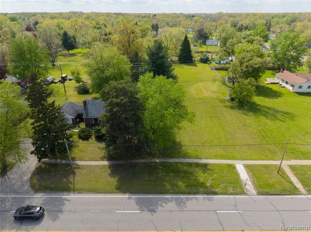 9282 Wayne Road, Romulus, MI 48174