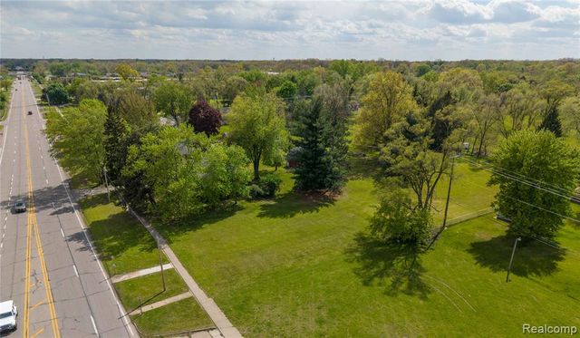 9282 Wayne Road, Romulus, MI 48174