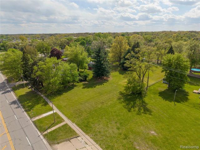 9282 Wayne Road, Romulus, MI 48174